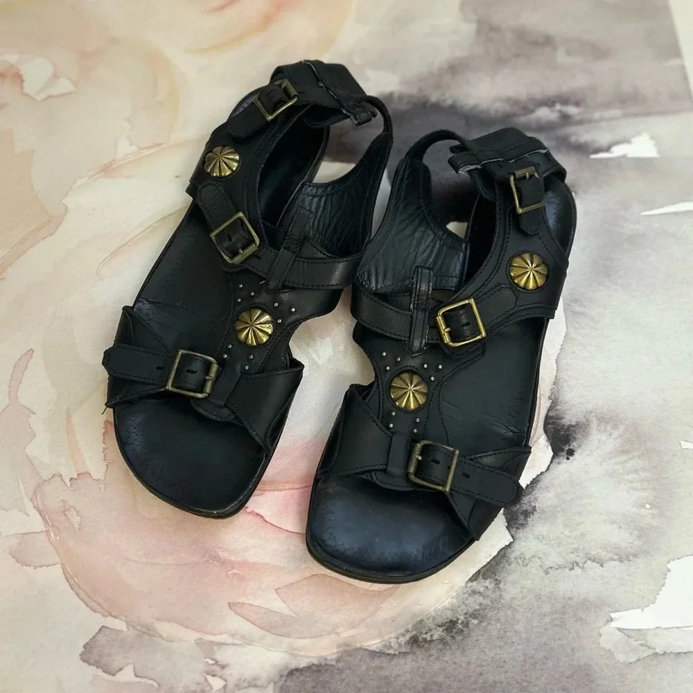 ! Manolo Blahnik Studded leather Sandals